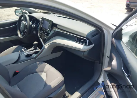 2023 Toyota Camry Le z USA, uszkodzony, nr VIN 4T1C11AK8PU147102